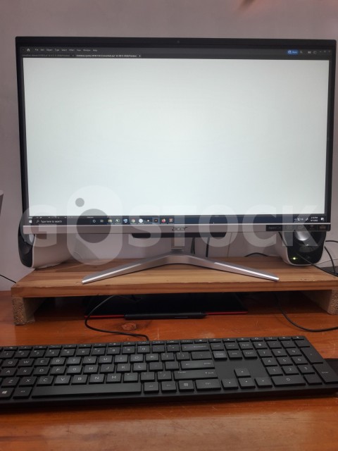 PC monitor with blank display