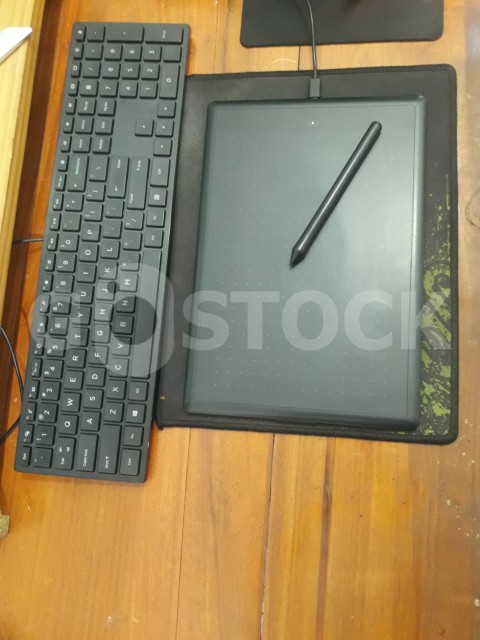 Pen display and keyboard